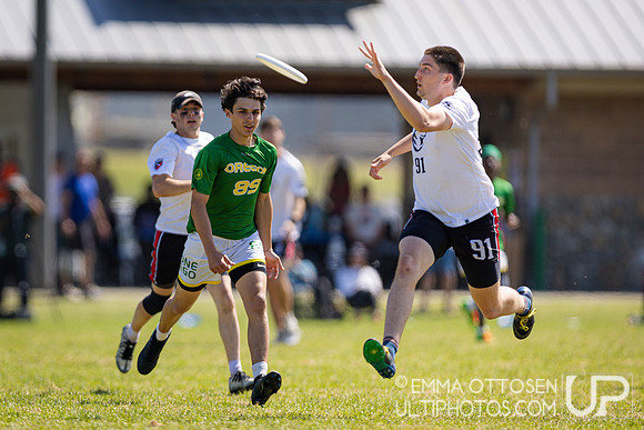 Saturday full coverage from USAU D-I College Championships, Oregon vs Northeastern