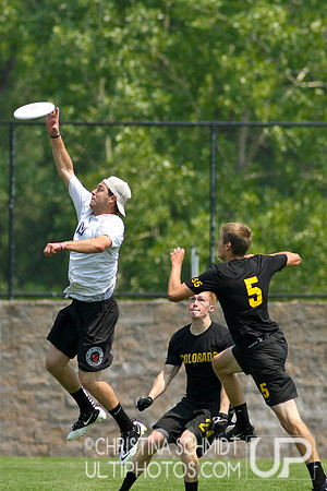 2012 USAU D-I College Championships Saturday Round 2 Action