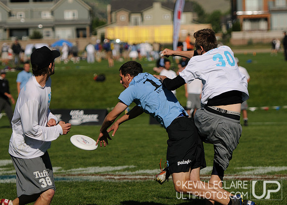 2012 USAU D-I College Championships Sunday Action