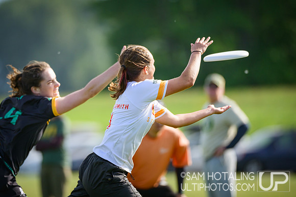 Stanford Superfly vs Vermont Ruckus in pool play at USAU D-I College Championships