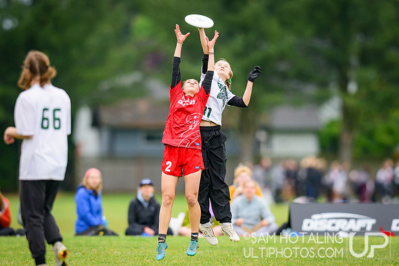 Haverford/Bryn Mawr Sneetches vs Wesleyan Vicious Circles in finals at USAU D-III College Championships