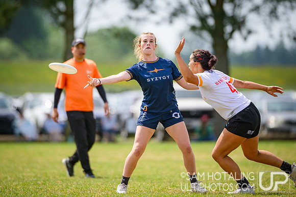 Stanford Superfly vs Carleton College-Syzygy in quarterfinals at USAU D-I College Championships