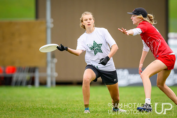 Haverford/Bryn Mawr Sneetches vs Wesleyan Vicious Circles in finals at USAU D-III College Championships