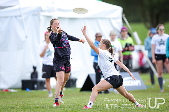 Sunday full coverage from USAU D-IIII College Championships: Semi-Finals