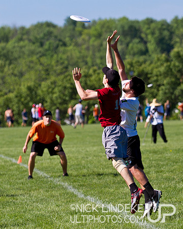 2014 USAU D-I College Champs Saturday Action
