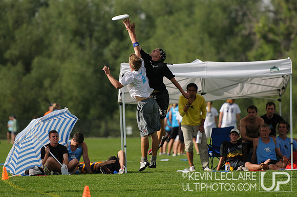 2012 USAU D-I College Championships Saturday Action