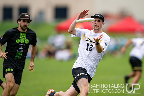 Melbourne Ellipsis vs Wildcats in pool play at World Ultimate Club Championships