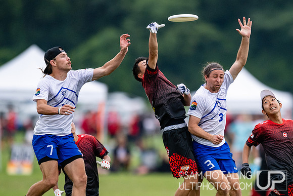 GOAT vs Nomadic Tribe in pool play at World Ultimate Club Championships