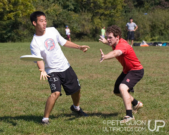 Sunday Round 2 Action -- 2011 Hucks off the Hilltop