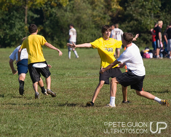 Sunday Round 1 Action -- 2011 Hucks off the Hilltop