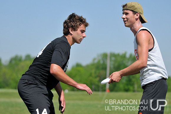 Saturday Open Pool Play & Crossovers - 2012 USAU D-III College Championships