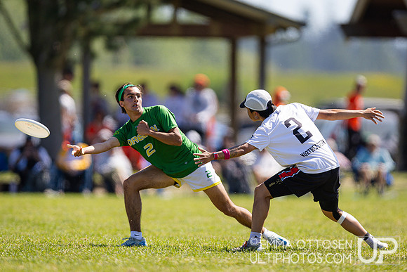 Saturday full coverage from USAU D-I College Championships, Oregon vs Northeastern