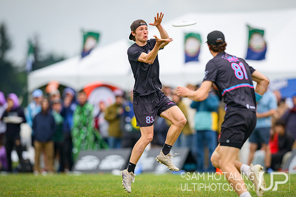 Lewis & Clark Bacchus vs Middlebury Pranksters (M) in finals at USAU D-III College Championships
