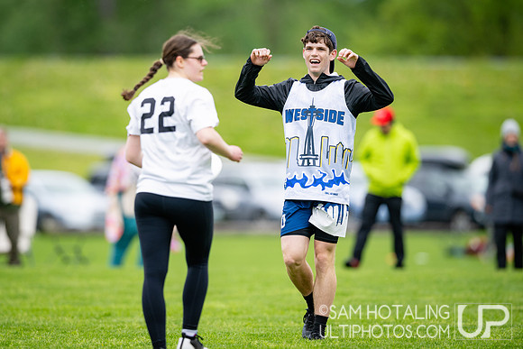 Pool play round IV at DiscNW Spring Reign