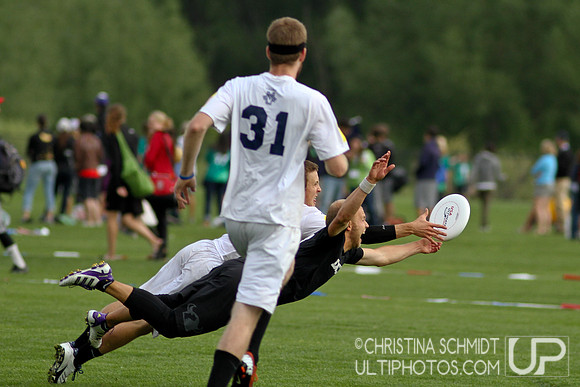 2012 USAU D-I College Championships Friday Round 1 Action