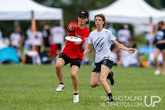Alligators Masi vs Wollongong Krank in pool play at World Ultimate Club Championships