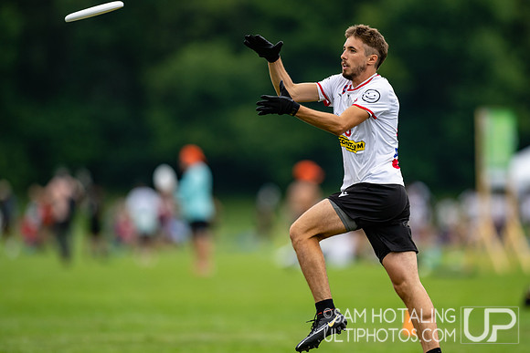 CUSB Open vs Mephisto in pool play at World Ultimate Club Championships