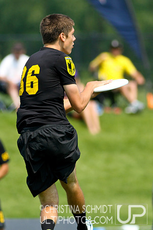 2012 USAU D-I College Championships Saturday Round 2 Action