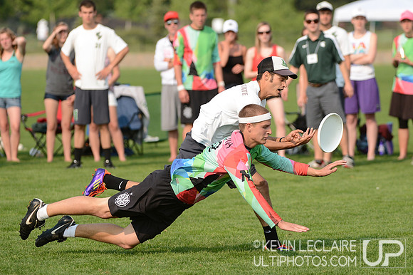 2012 USAU D-I College Championships Saturday Action