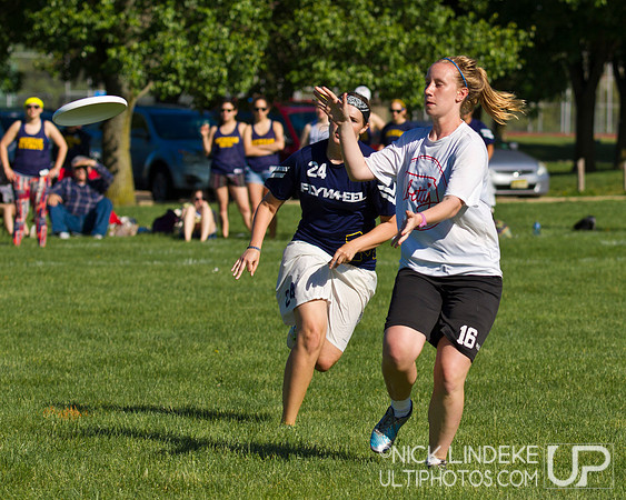 2014 USAU D-I College Champs Saturday Action