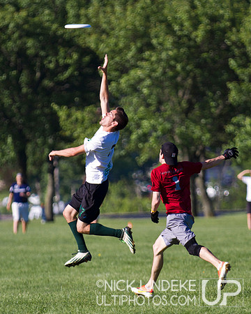 2014 USAU D-I College Champs Saturday Action