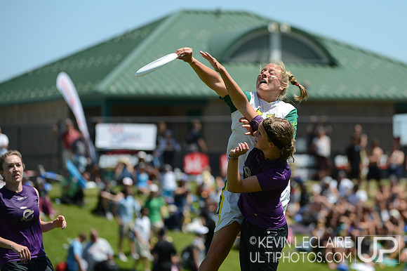 2012 USAU D-I College Championships Sunday Action