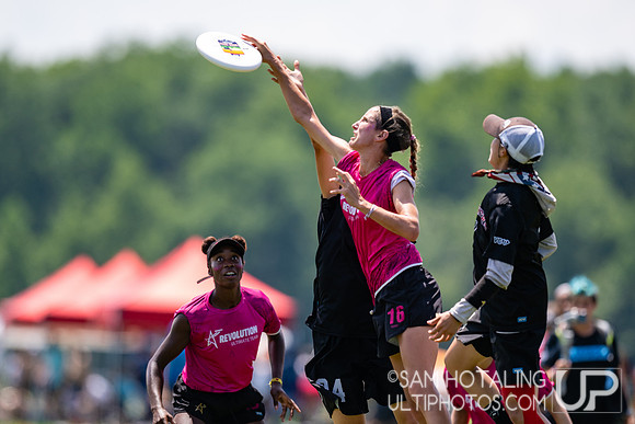 TOKYO Mavericks vs Revolution in quarterfinals at World Ultimate Club Championships