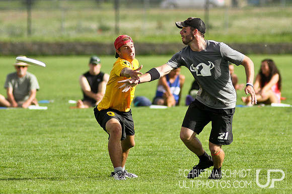 2012 USAU D-I College Championships Saturday Pre-Qtrs Action