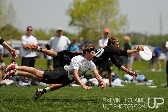 Friday 12:30pm round -- 2011 USAU College Championships