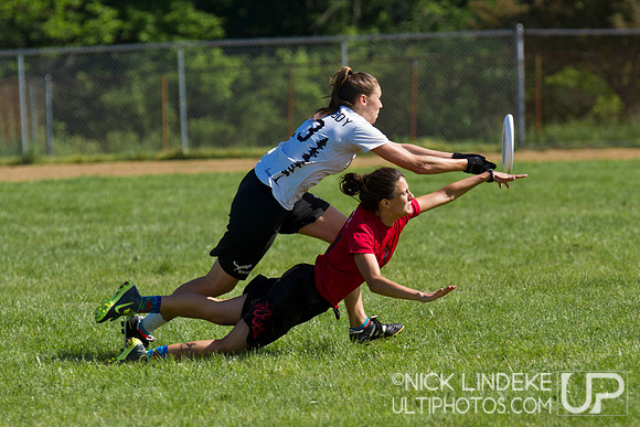 2014 USAU D-I College Champs Sunday Action