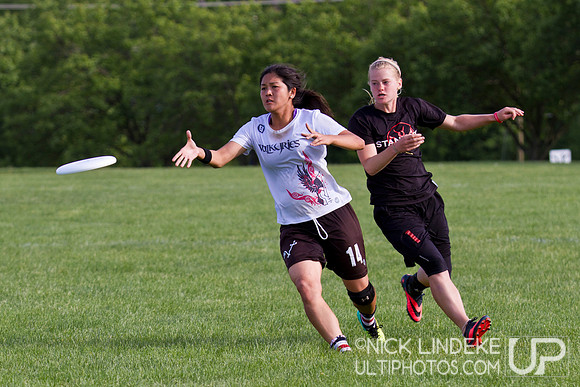 2014 USAU D-I College Champs Saturday Action
