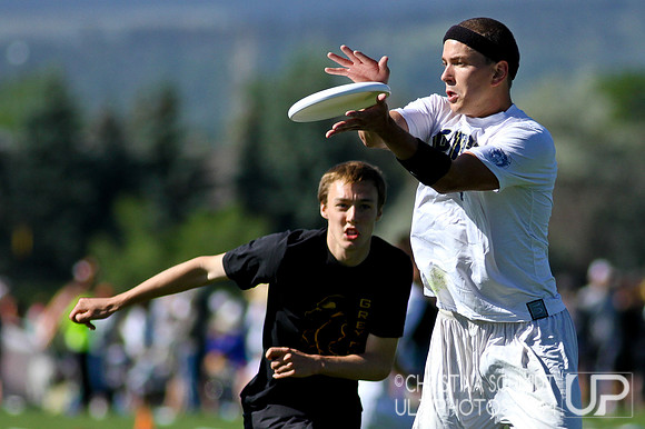 2012 USAU D-I College Championships Sunday Qtrs Action