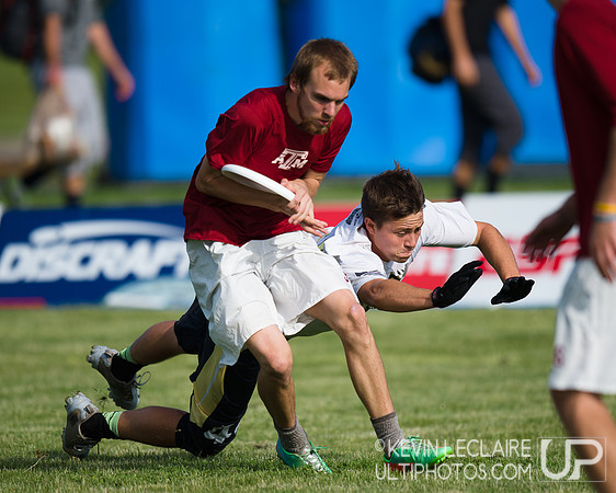 2014 USAU D-I College Champs Friday Round 1 Action