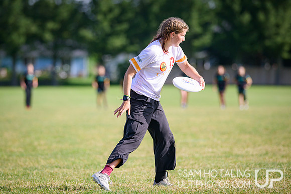 Stanford Superfly vs Vermont Ruckus in pool play at USAU D-I College Championships