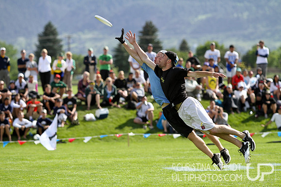 2012 USAU D-I College Championships Sunday Semis Action