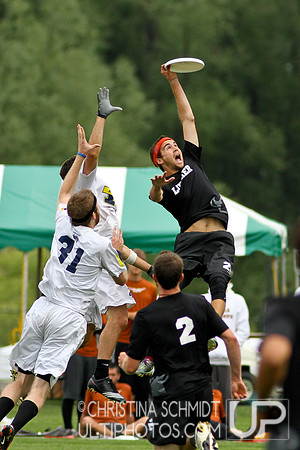 2012 USAU D-I College Championships Friday Round 1 Action