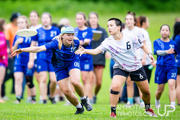 Women’s pool play at USAU DI College Championships