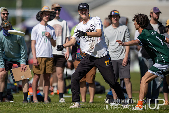Day 2 of the USA Ultimate D-I College Championships