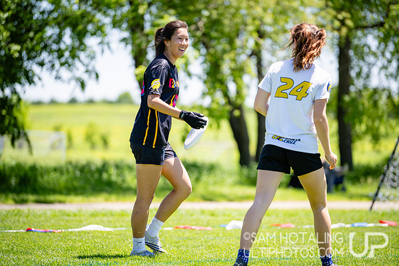 Women’s pool play at USAU DI College Championships
