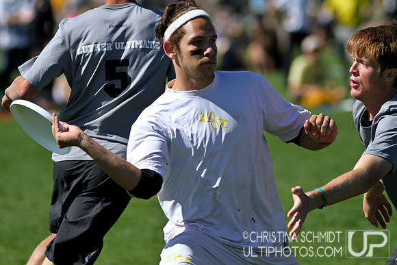 2012 USAU D-I College Championships Sunday Qtrs Action