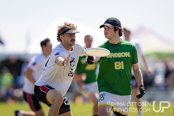 Saturday full coverage from USAU D-I College Championships, Oregon vs Northeastern