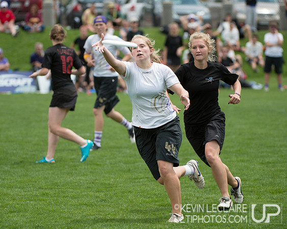 2012 USAU D-I College Championships Friday Action