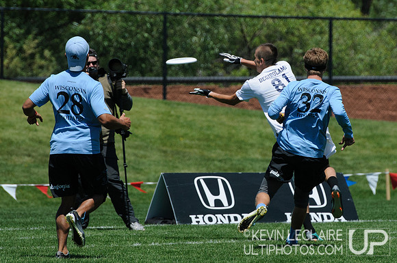2012 USAU D-I College Championships Sunday Action
