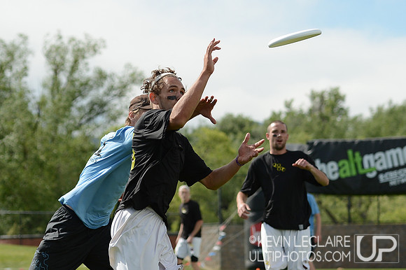 2012 USAU D-I College Championships Sunday Action