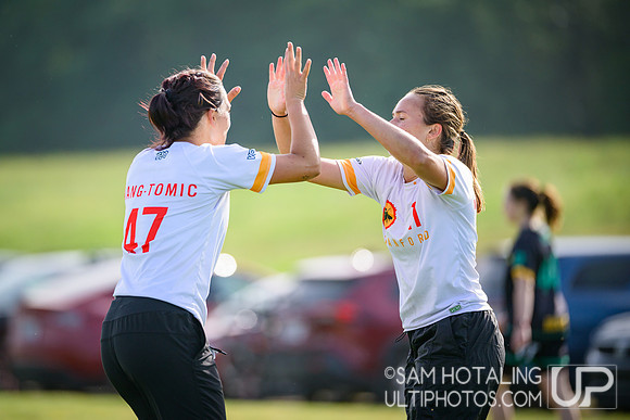 Stanford Superfly vs Vermont Ruckus in pool play at USAU D-I College Championships