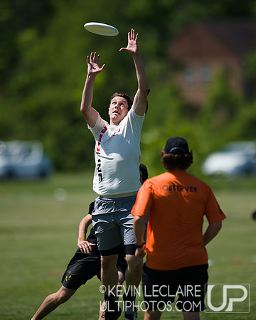 2014 USAU D-I College Champs Friday Round 2 Action