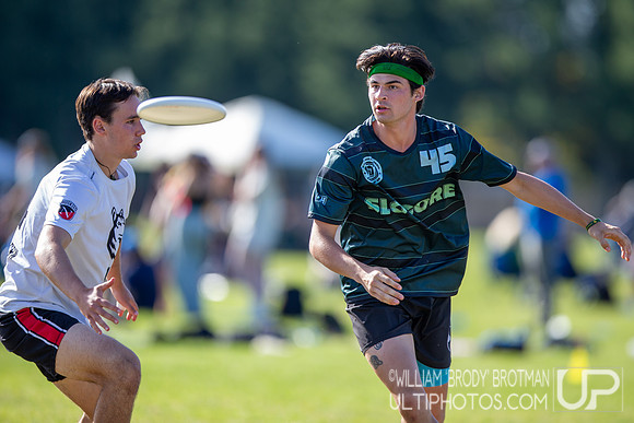 Day 2 of the USA Ultimate D-I College Championships