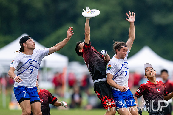 GOAT vs Nomadic Tribe in pool play at World Ultimate Club Championships