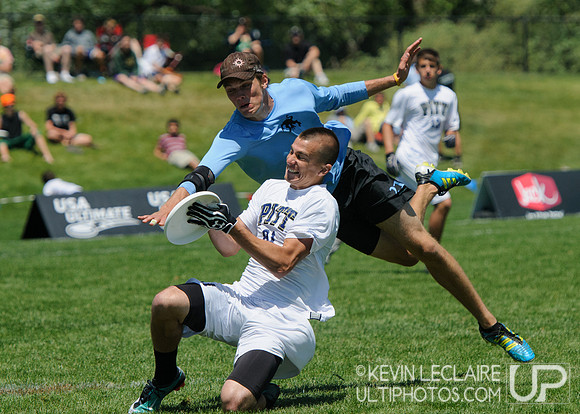 2012 USAU D-I College Championships Sunday Action