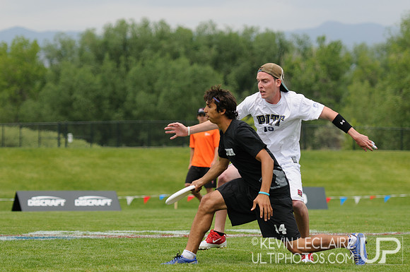 2012 USAU D-I College Championships Friday Action